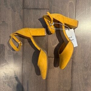 Old Navy NTW Yellow Mary Jane heels